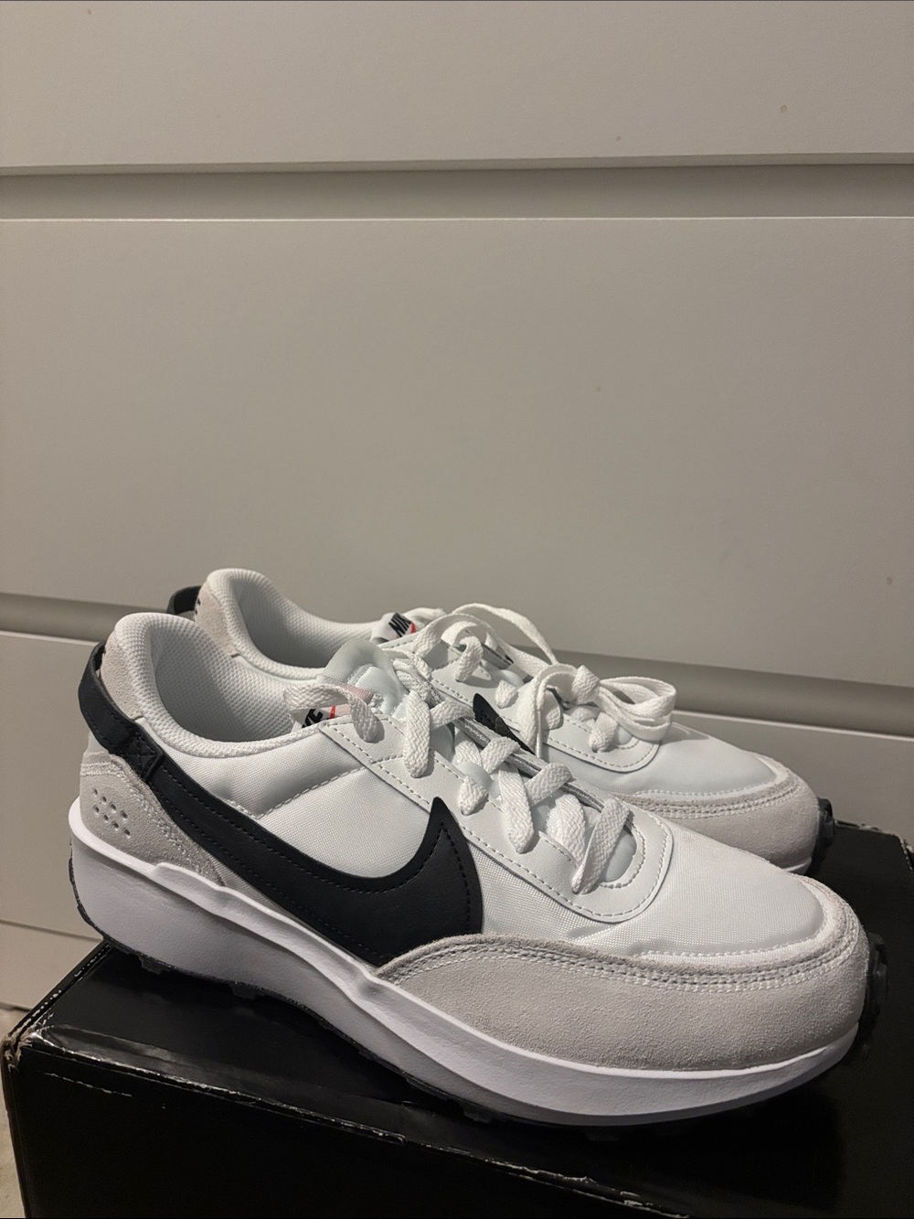 Nike Men's White and Black Athletic Sneakers
